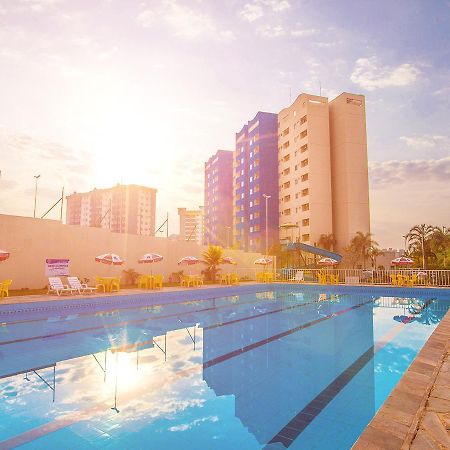 Apartmán Golden Dolphin Express - Viva Ferias Caldas Novas Exteriér fotografie